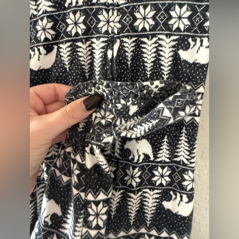 Old Navy Black and White Patterned Kids Footie - Picture 2 of 4